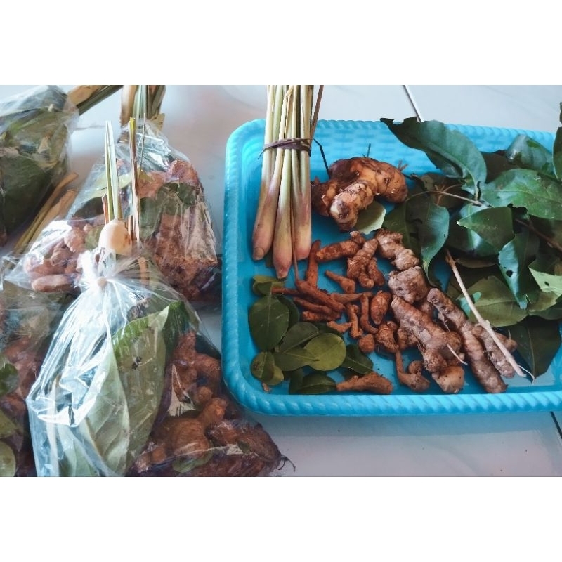 

Bumbu rempah2 /mpon2 sepaket(,jahe,lengkuas,kunyit,kencur,kunci,serai,daun jeruk, daun salam,)