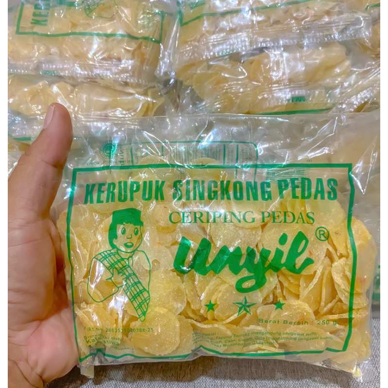 

Kecimpring Comring Pedas 250 gram / Keripik Singkong Mentah Pedas Siap Goreng / Kerupuk Unyil Pedas