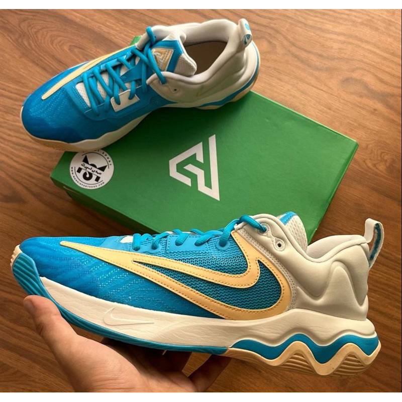 sepatu voli nike giannis 3