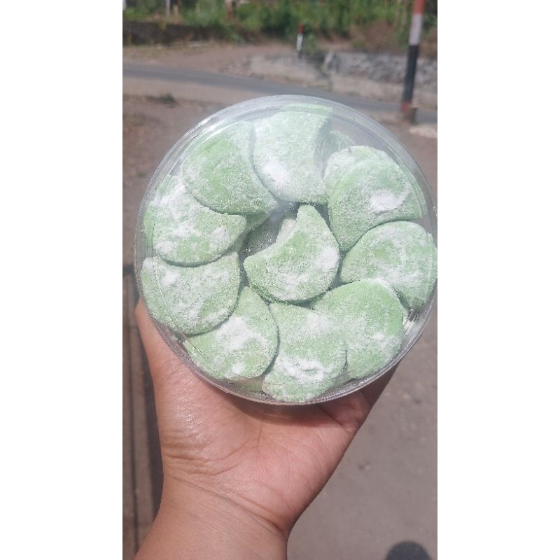 

kue putri salju,#kukerlebaran#putrisaljupandan#kuelebaranmurahenak#kue250g#kuker#kuekering