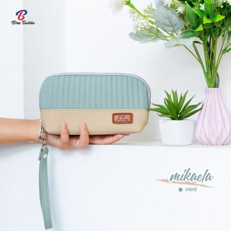 MIKAELA BY BIRU TSABITA/POUCH/TAS WANITA TERBARU 2025/TAS WANITA KEKINIAN/DOMPET WANITA/DOMPET HP