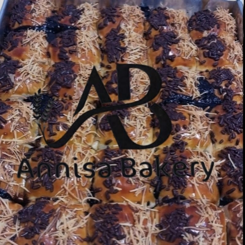 

Annisa Bakery / Bolen Pisang Premium / Bolen pisang Coklat Keju ( isi 6 pcs )