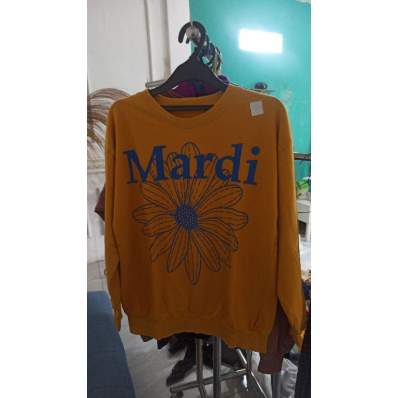 sweater kuning mardi