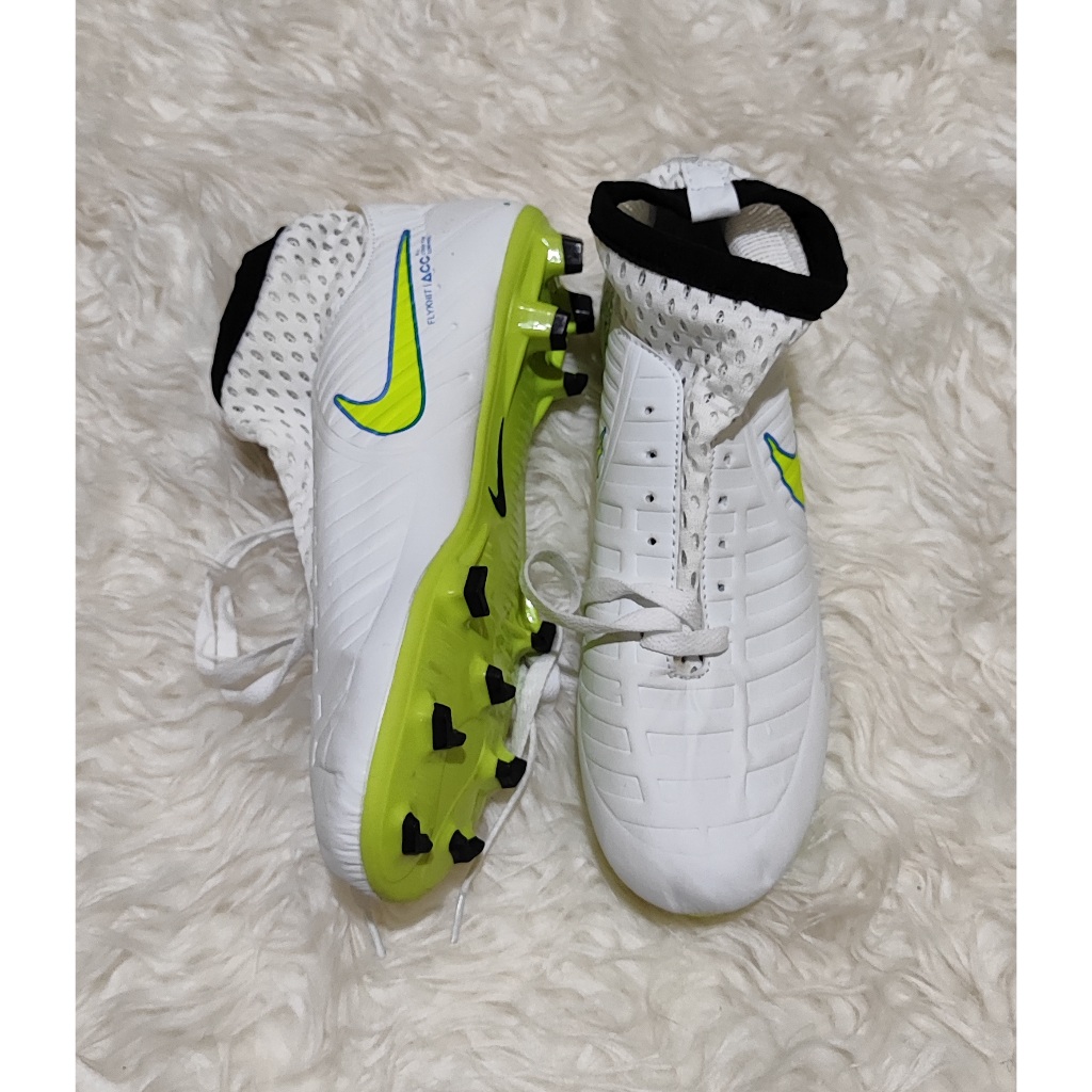 Sepatu Sepak Bola Press Kuat Lem Kuat Rapih