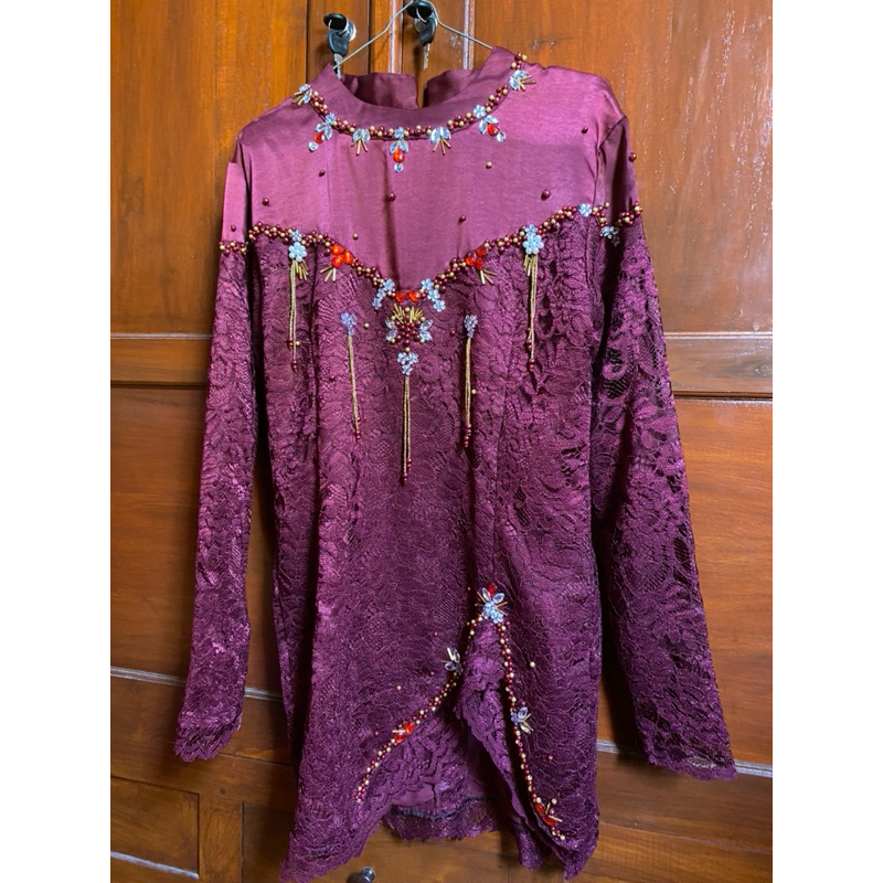 preloved kebaya bergundy merk izara batik size S ( HANYA 1X PAKAI )