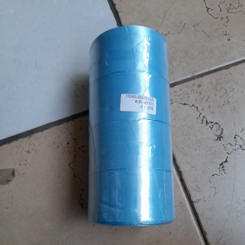 

Pita satin biru muda 1.5 inch / 3.81 cm Per roll