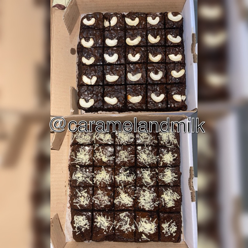 

Fudgy Brownies 20x20 Premium Jakarta by Caramel and Milk (mohon baca deskripsi)