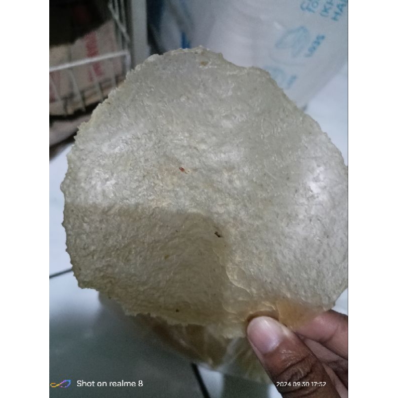 

krupuk puli krupuk puli gender terbuat dari nasi..rasa asli gurih renyah enak buat camilan atau lauk pauk