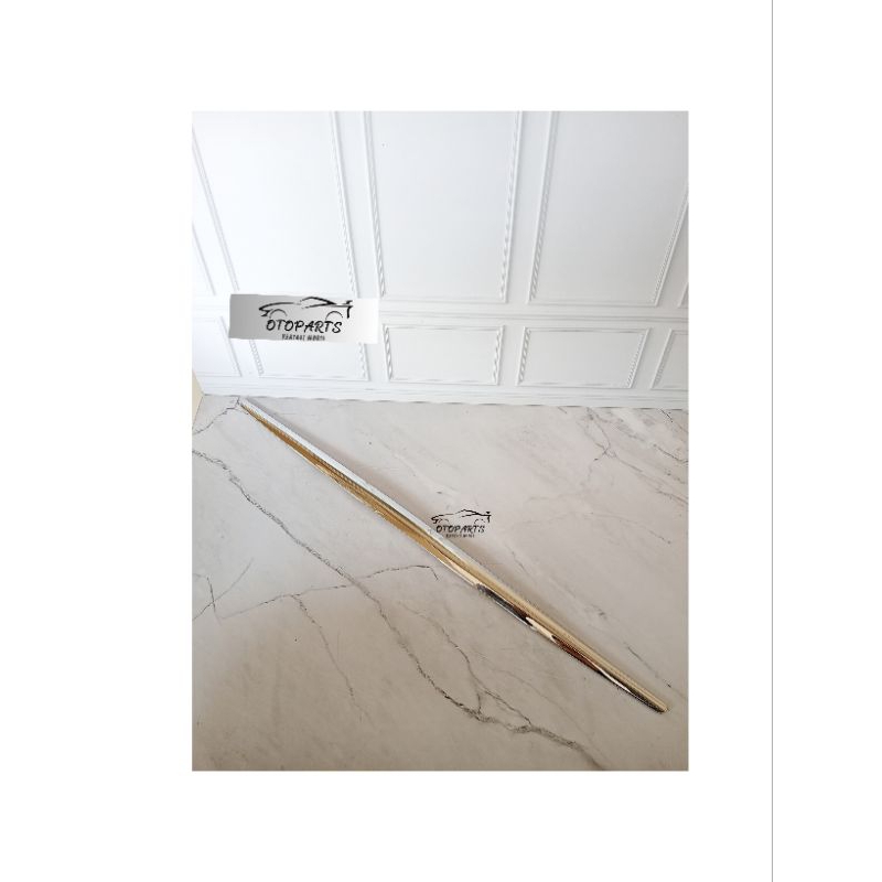 LIS TRUNKLID BACKLIST LIS BELAKANG MOBIL XENIA TAHUN 2004-2011 WARNA CROM