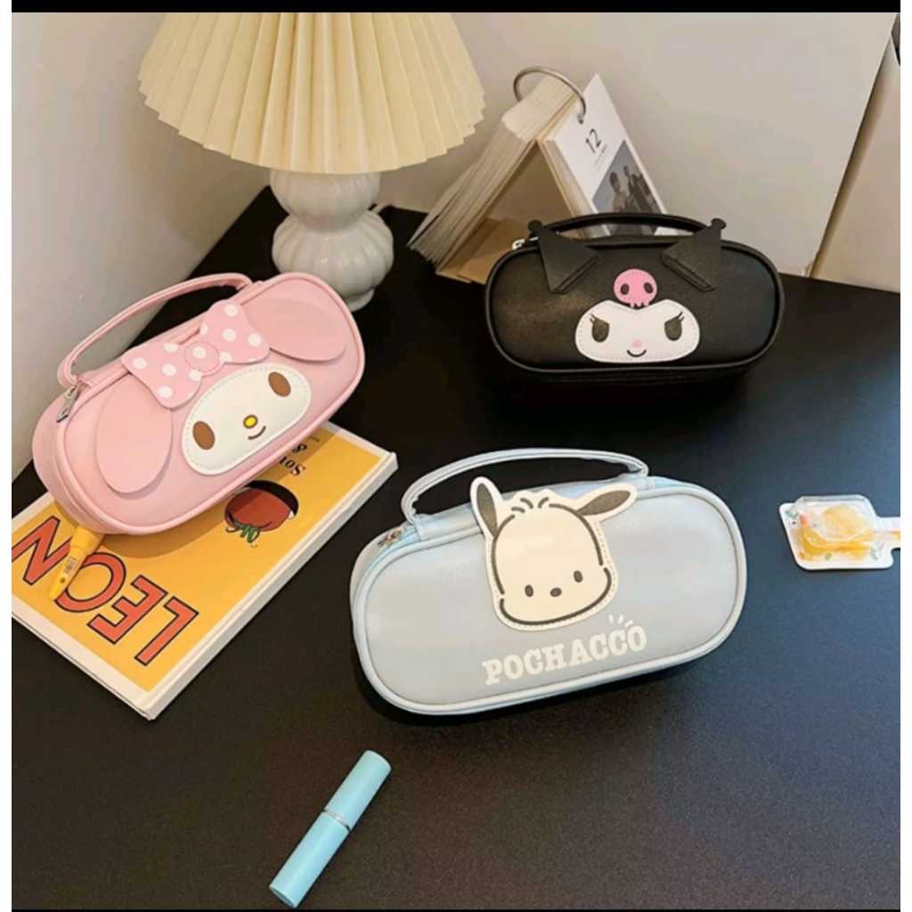 

Tempat Pencil Case Motif Sanrio / Tempat Pensil Sanrio 3D PU Leather  Kulit
