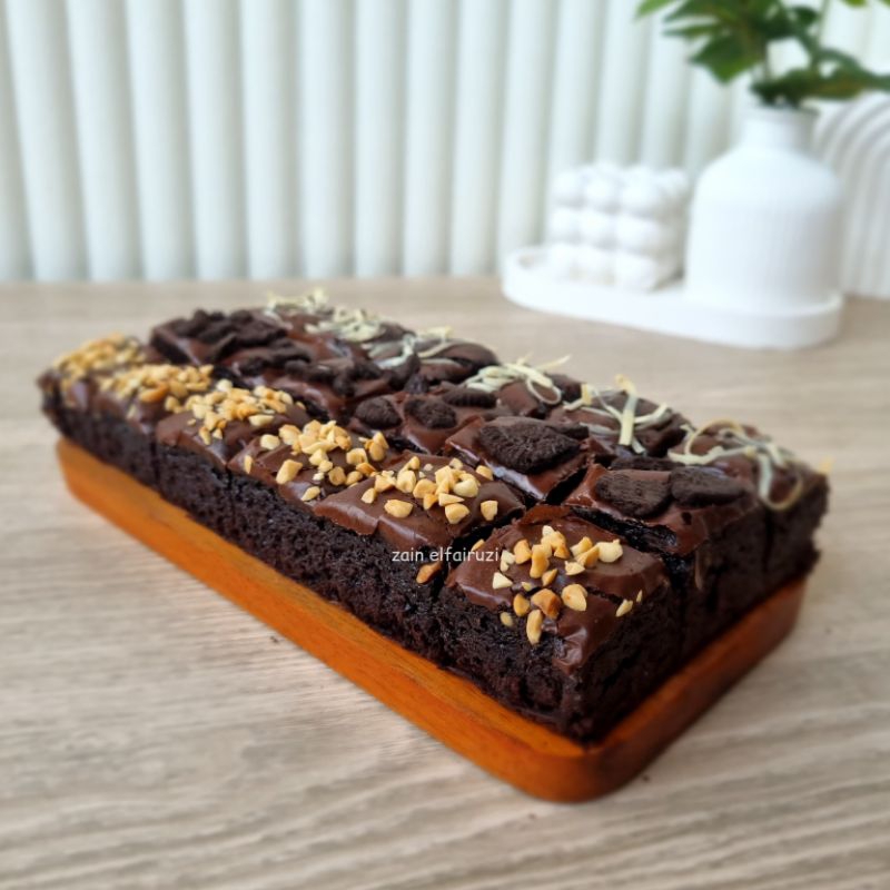 

BELI 3 GRATIS 1 FUDGY BROWNIES CHINY CRUST