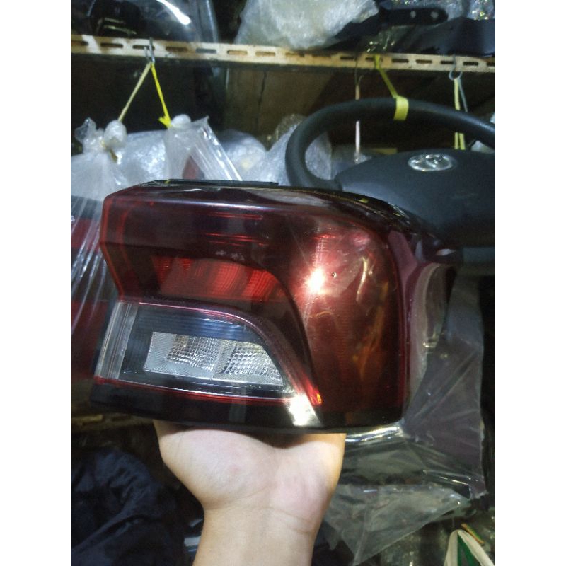 Lampu belakang avanza 2022