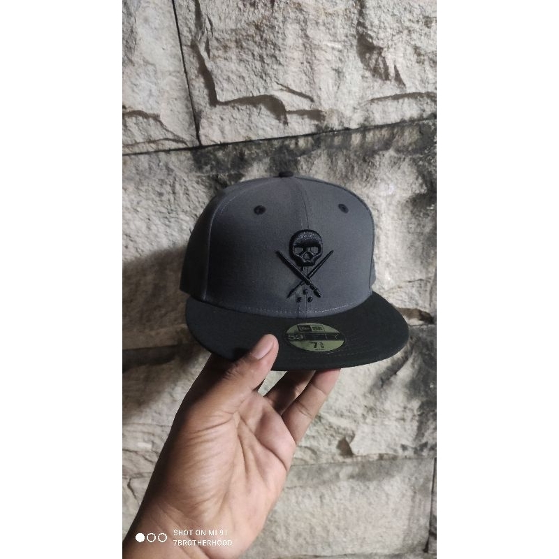 Topi New Era x sullen original New Era