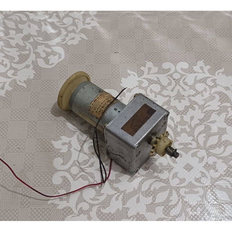 DC MOTOR DGM-204-2A WITH GEARBOK BEKAS COPOTAN FOTOCOPY