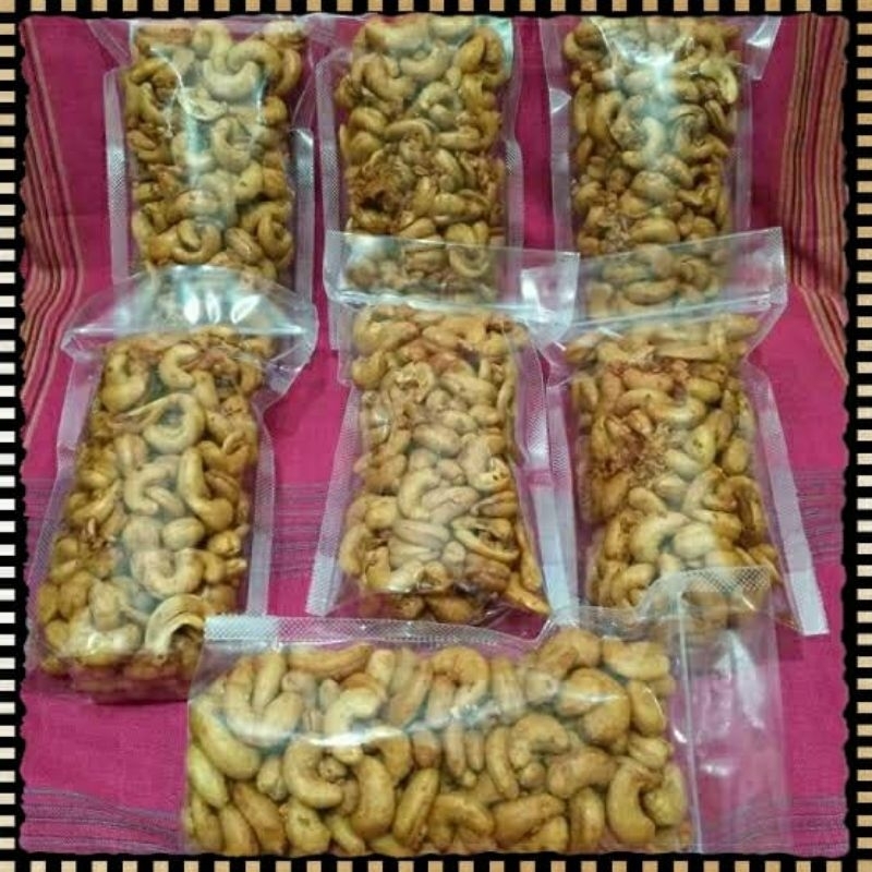

Kacang Mede Utuh 100gram Matang