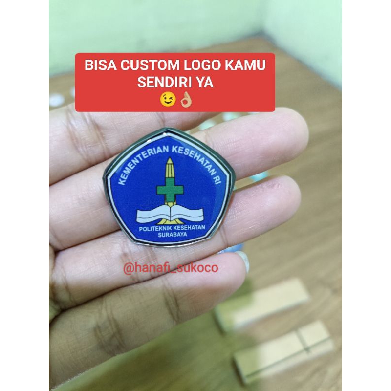Pin logo kampus organisasi Custome request desain SATUAN