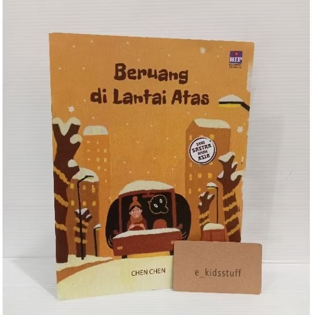 buku seri sastra anak asia : Beruang di lantai atas