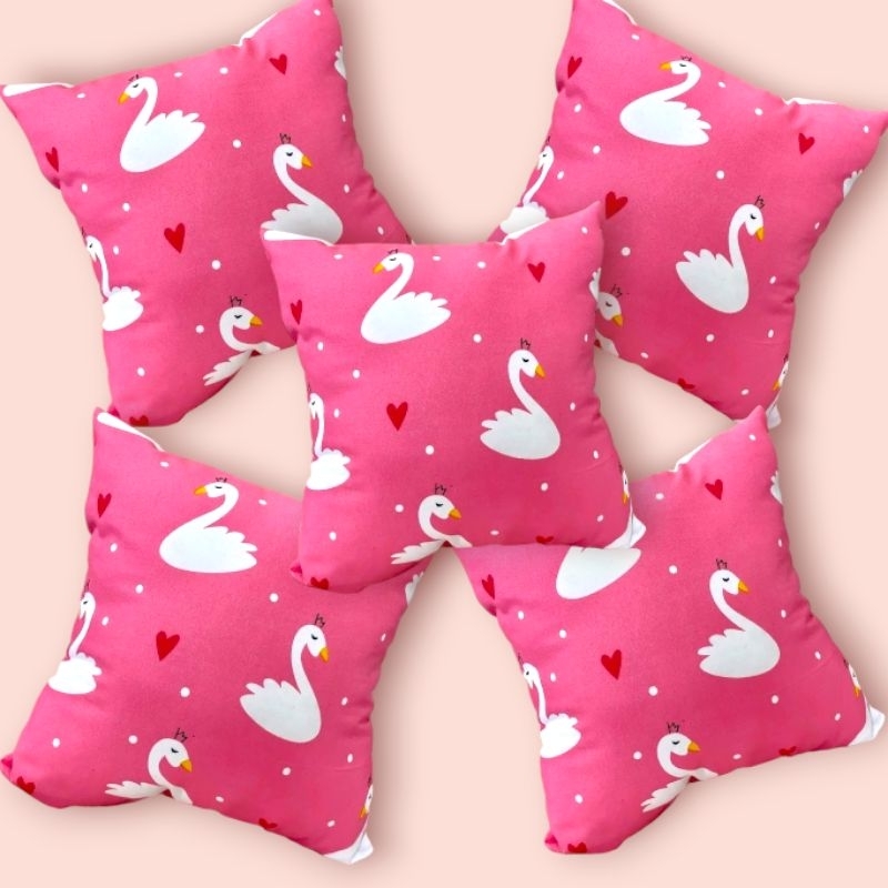 (1 SET 5PCS) BANTAL SOFA RUANG TAMU+ISI DAKRON UKURAN 40X40 MOTIF ANGSA PINK AESTHETIC ELEGAN TERLAR