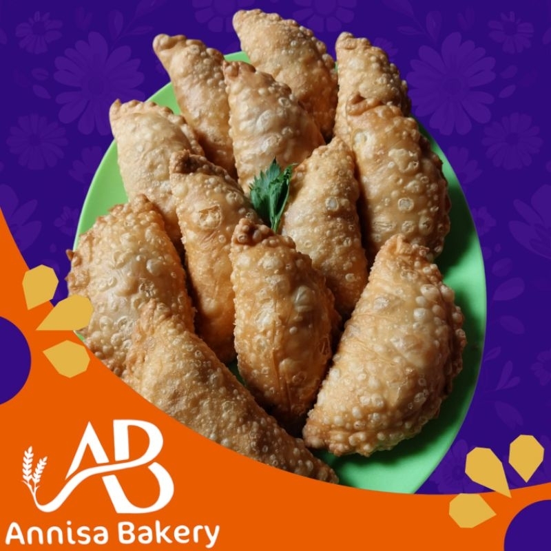 

Annisa Bakery / Pastel isi telur kentang wortel (isi 10 pcs)