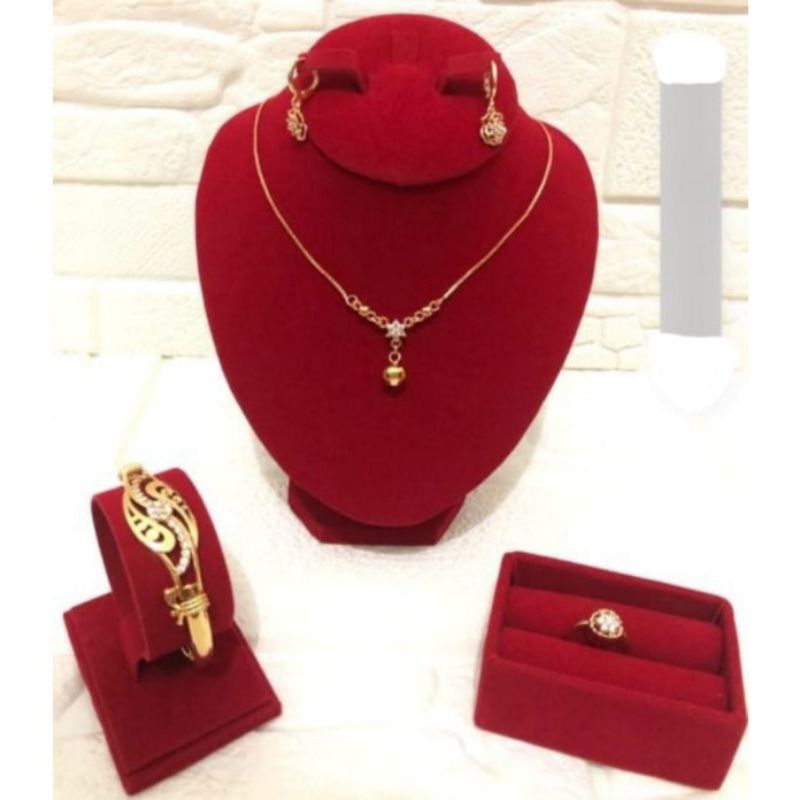 Display perhiasan satu set warna merah - display kalung - display gelang -display cincin