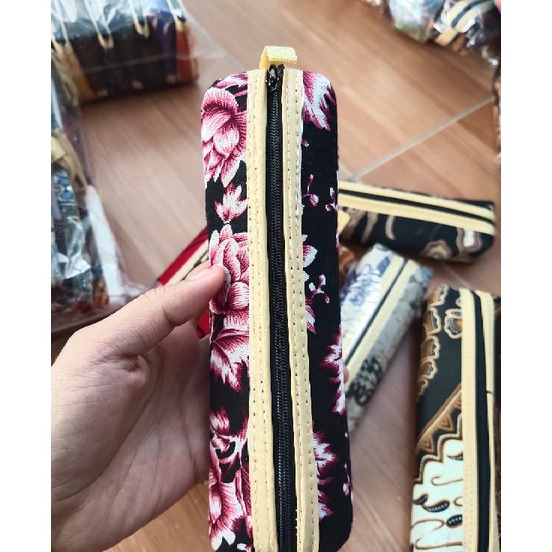 

Dapatkan Sekarang 5pcs Souvenir Dompet Pensil Batik Murah 19cm Souvenir Hawa