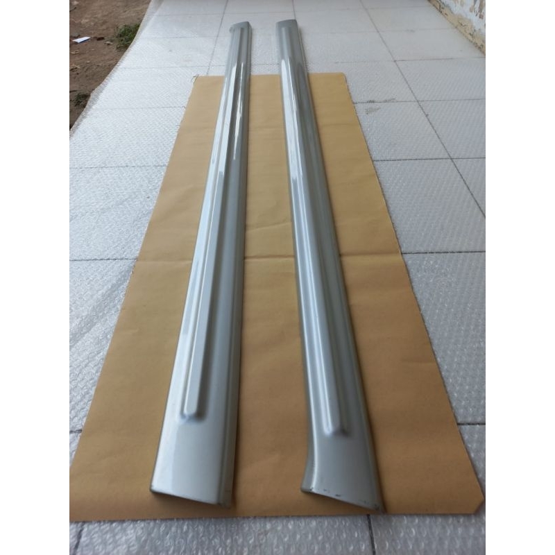 Garnis List body XPANDER Cross ( Bagian paling bawah pintu) Original