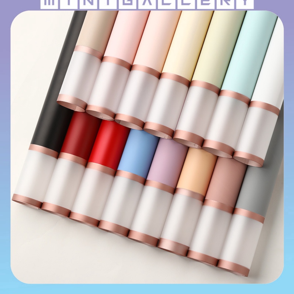 

Pasti Irit 2 LEMBAR Kertas Buket Bunga Cellophane Flower Wrapping Paper Double Frame List Gold KB6132