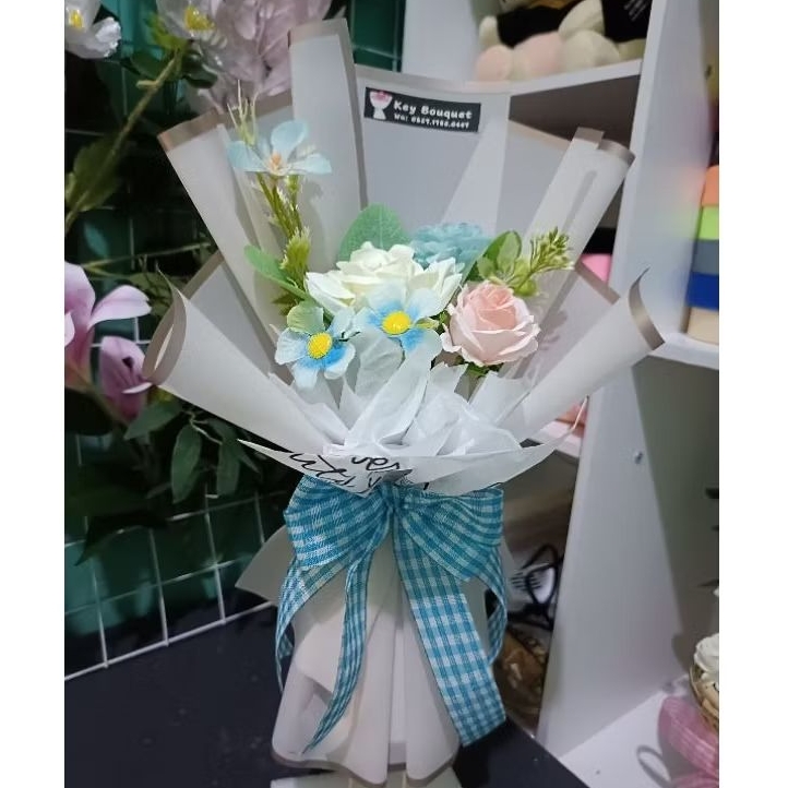 

Buket Bunga Artificial biru size S hadiah ulang tahun wisuda unik