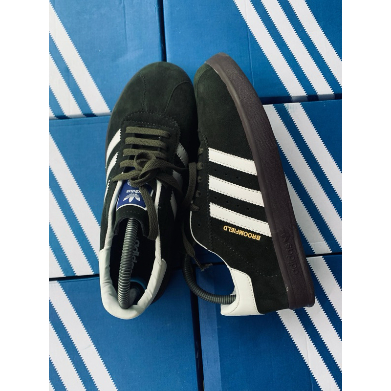 Sepatu Casual Adidas Premium