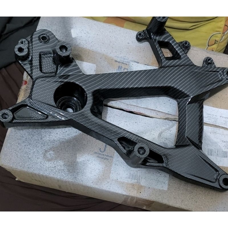swing arm adv 150 motif carbon look