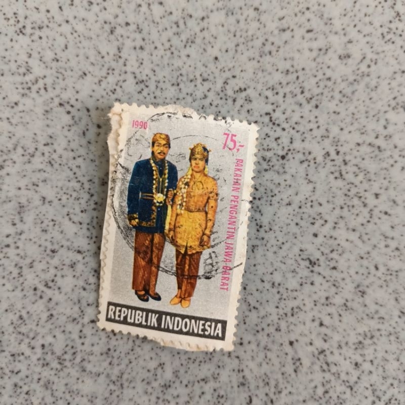 

Perangko Indonesia used Pakaian pengantin daerah seri 4