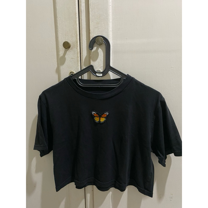 Preloved Kaos Crop Hitam Kupu kupu