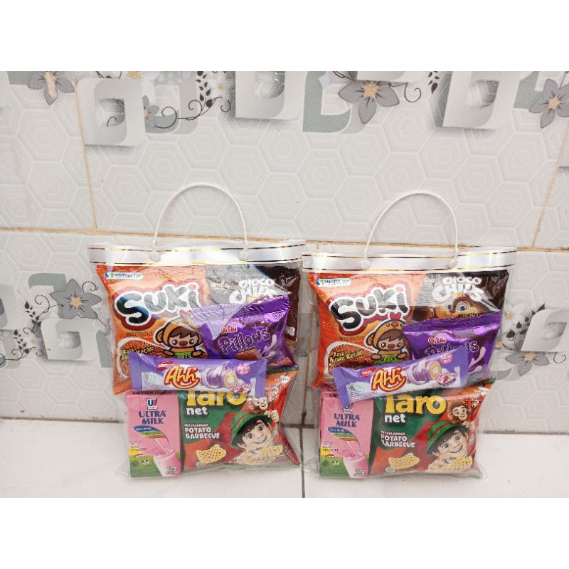 

Bingkisan Berbagi Snack ulang tahun/Hampers Snack ulang tahun murah