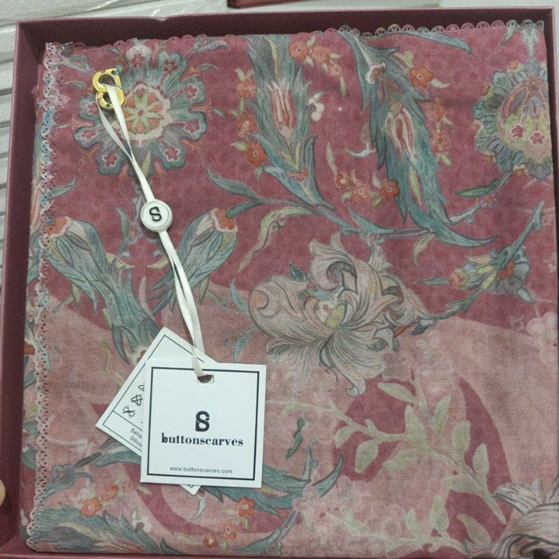 NEW  Topkapi raspberry buttonscarves new lengkap box, bukan as is