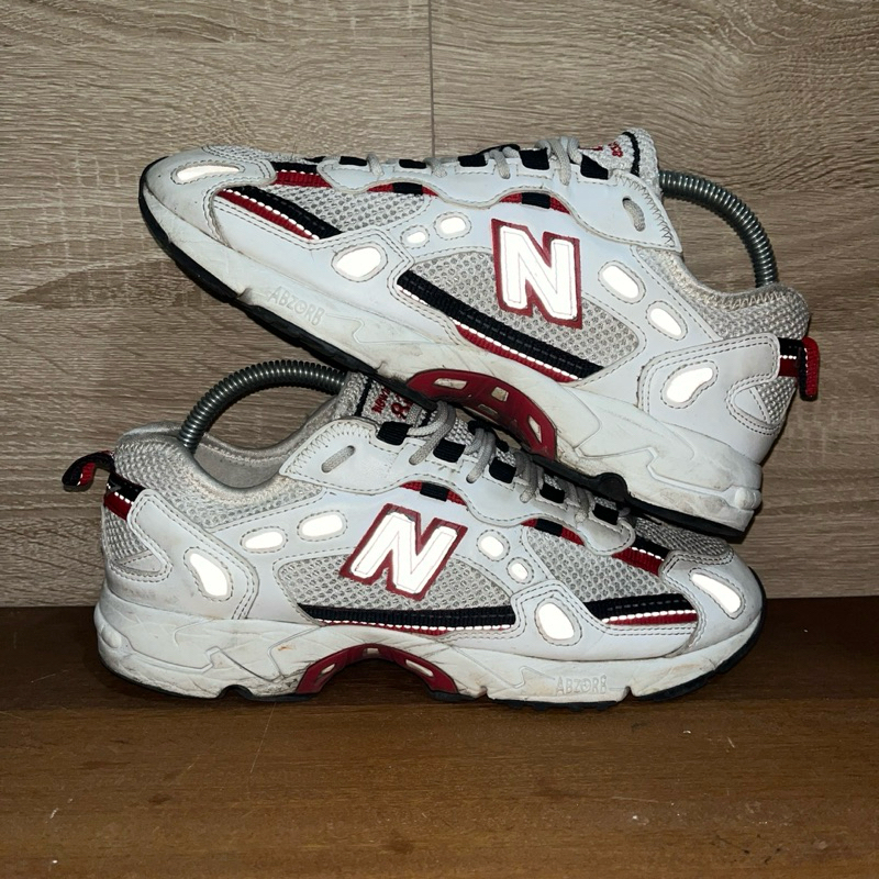 SEPATU NB 827 REFLECTIVE WHITE RED ORIGINAL