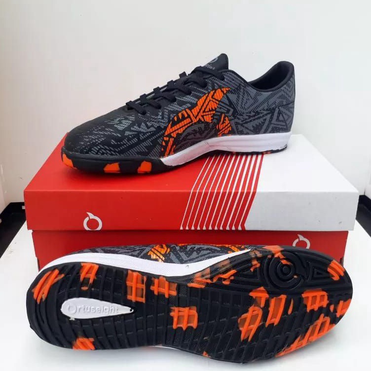 Murah Hari ini  TERBARU PAKET KOMPLIT FREE ONGKIRSepatu Futsal Ortuseight Volt Batik TerBaru Dewasa 