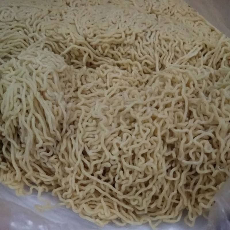 

MIE PANGSIT KERITING / MIE KERITING / MIE MENTAH KERITING / RAW NOODLES / WANTON