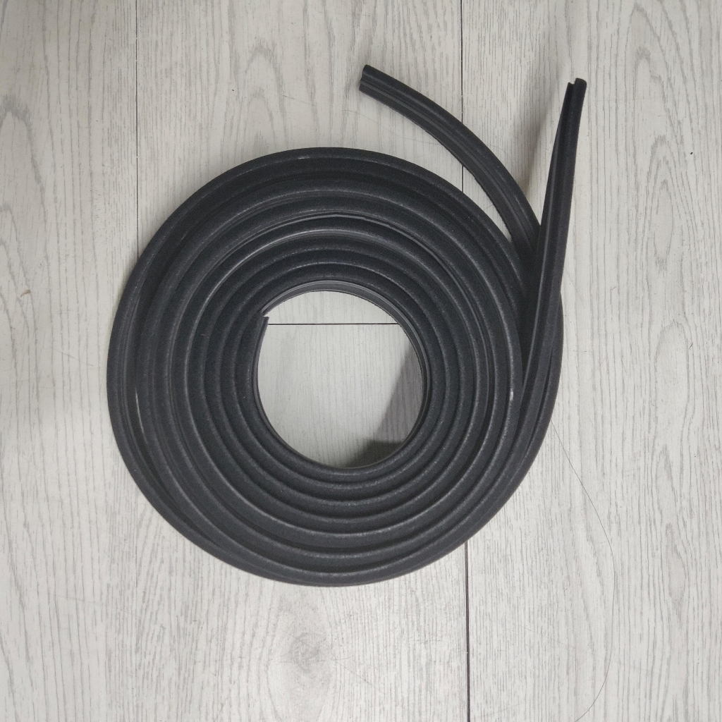 Karet Jalur Kaca Pintu Mobil Suzuki Katana Jimny