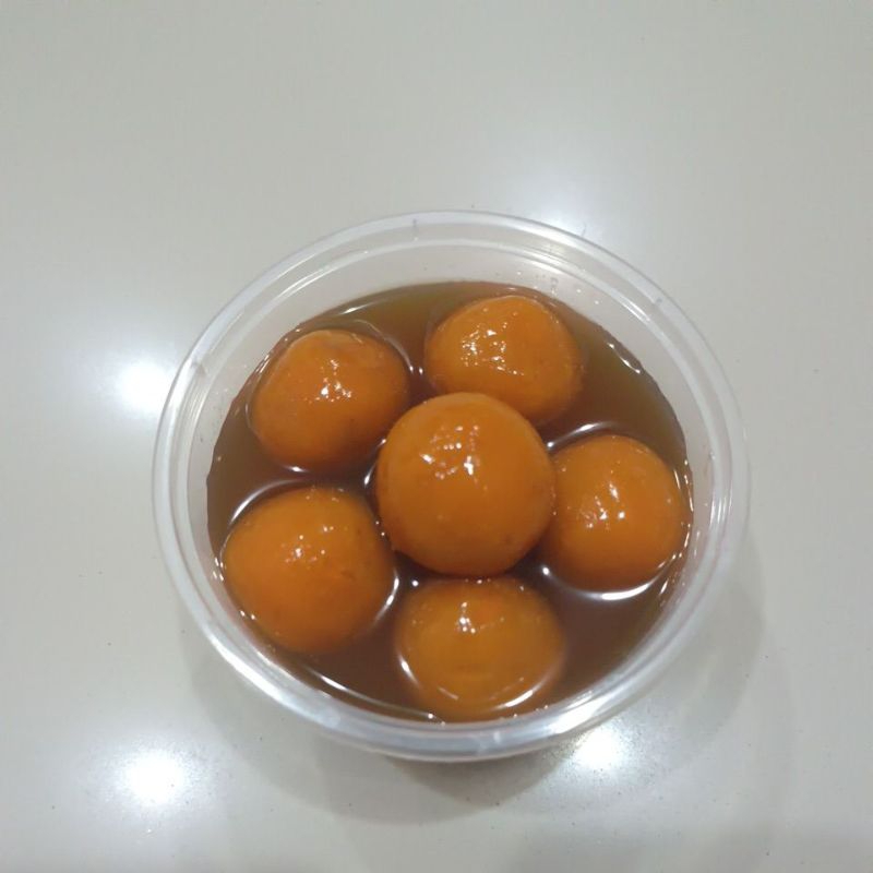 

bola ubi warna orange isi kacang tanah / untuk sembayang bisa juga