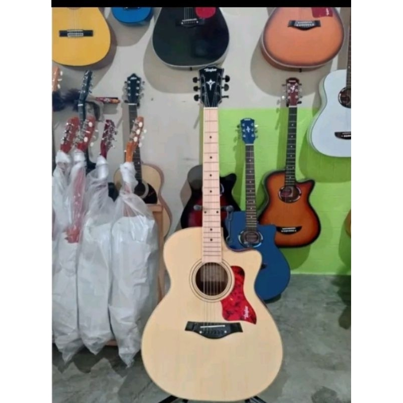 Gitar taylor akustik