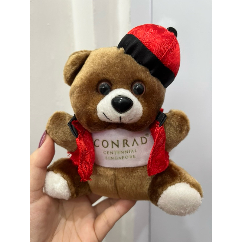 Boneka beruang rompi merah Teddy Bear Conrad Centennial Singapore Golden Peony Chinese Cuisine