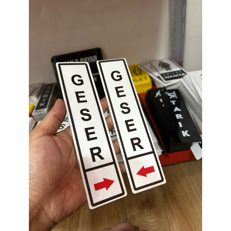 tulisan geser untuk di pintu bahan acrylic