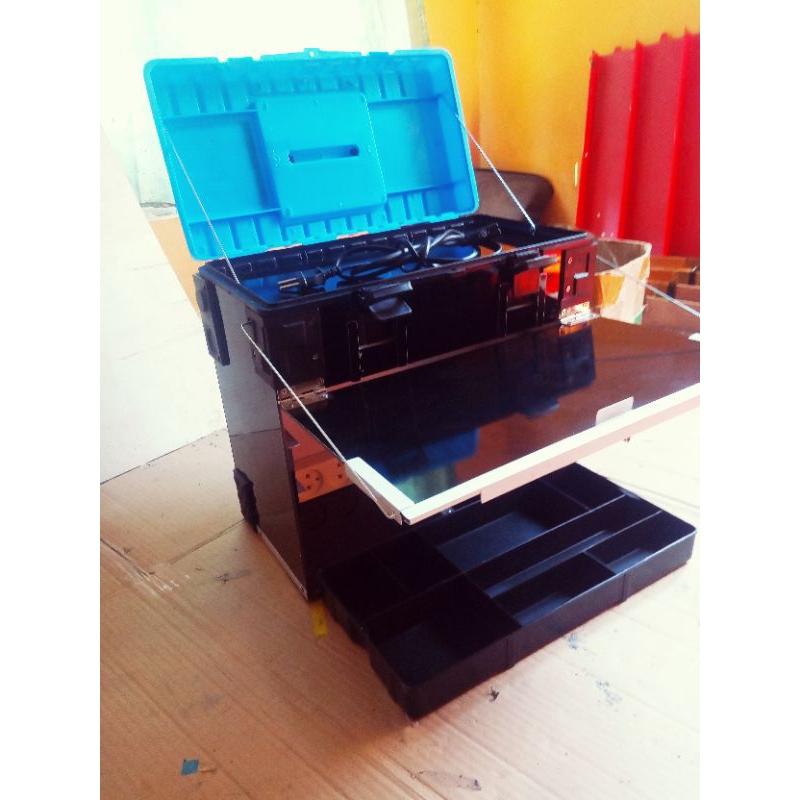PIT BOX TAMIYA, bahan Plastik composite.