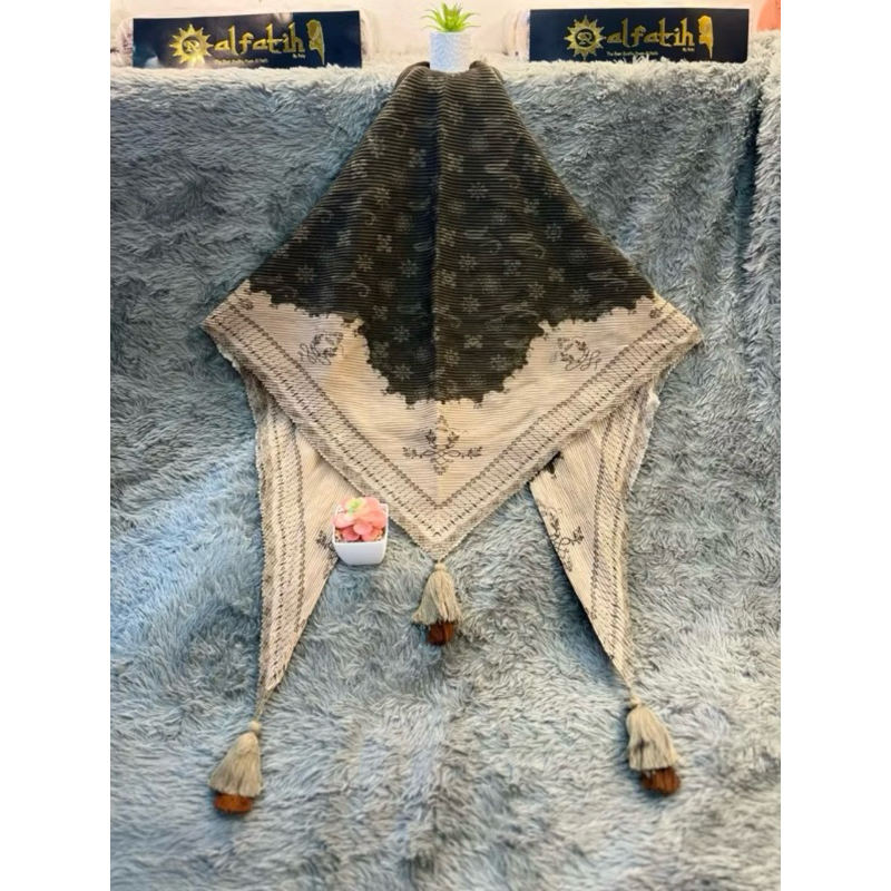 Segiempat Denay Plisket Motif + jambul // Hijab Segiempat Denay Motif Plisket // Segiempat Voal Moti