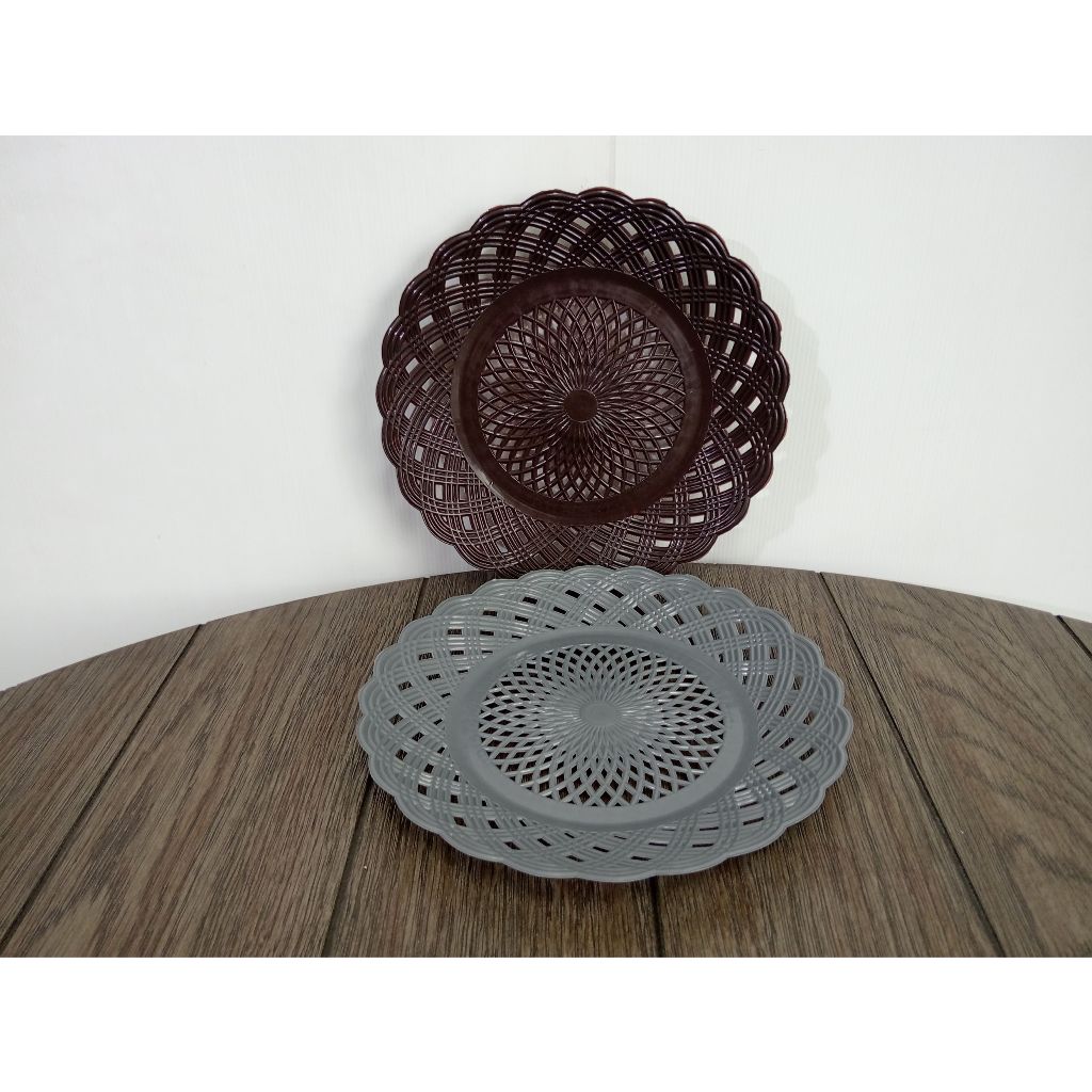 PIRING PLASTIK MODEL ANYAM ROTAN 1 SET ISI 12 PCS , WARNA BAGUS DESIGN CAKEP , HARGA MANTAP