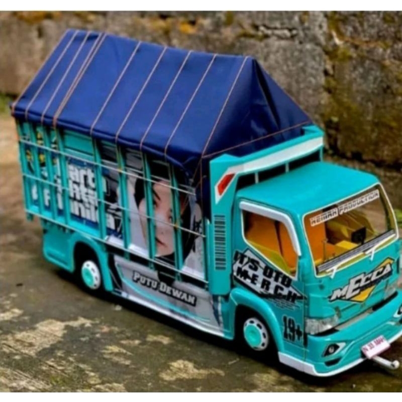 PROMO MINIATUR TRUK OLENG FUL FARIASI LAMPU DAN TERPAL. TRUK OLENG.RODA KAYU T A
