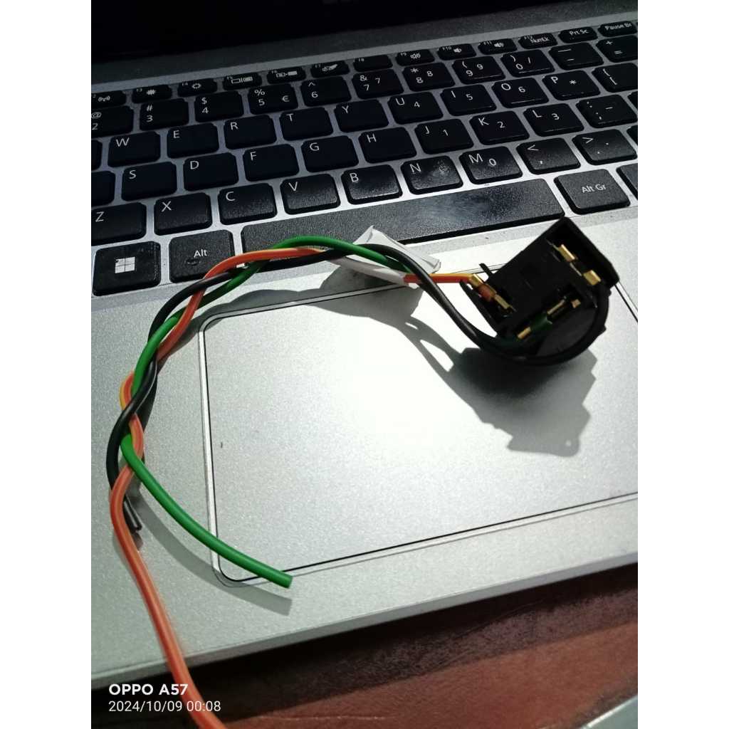 Soket Fitting Lampu Depan untuk Motor Vixion Old dan Jupiter