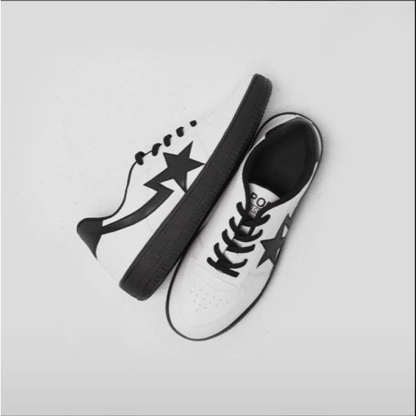 Sepatu Pria Dewasa Terbaru Sepatu Putih Trendy Sepatu Cowok sepatu terlaris sepatu jalan pria