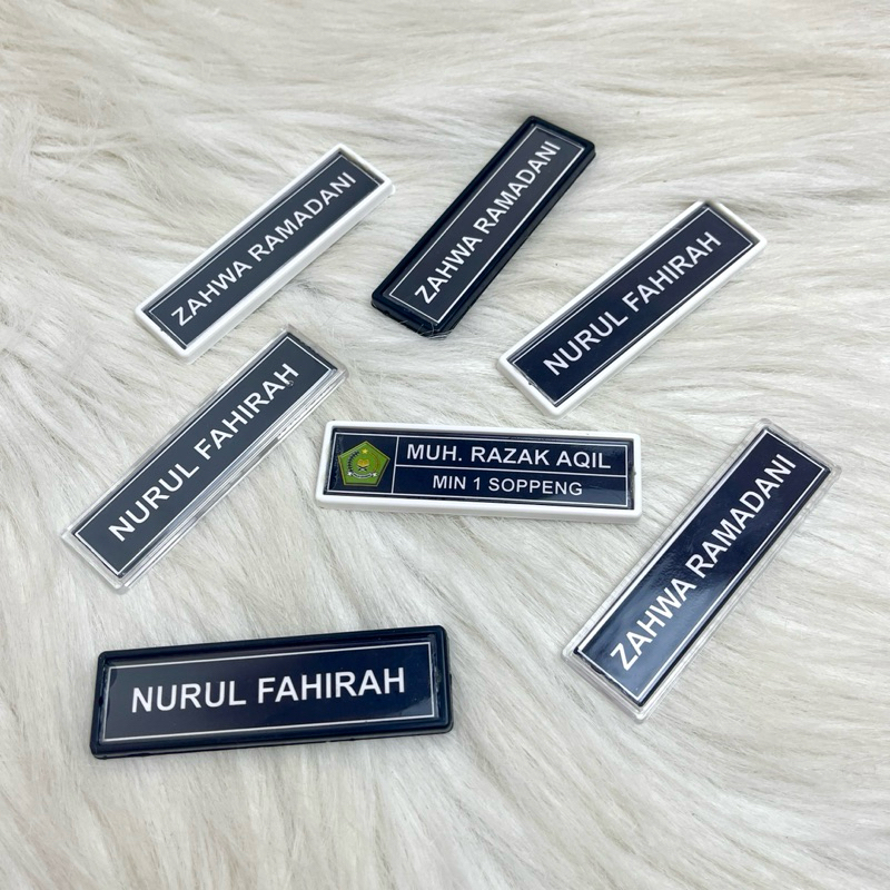 

Custom name tag papan nama bahan akrilik
