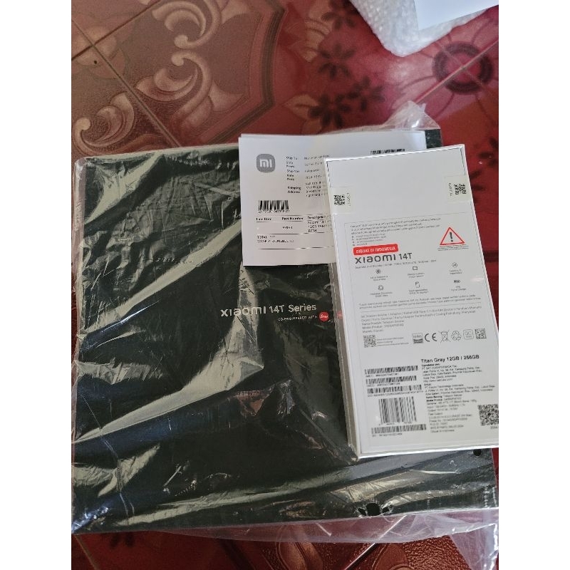 Giftbox Xiaomi 14t lengkap bukan HP nya ya